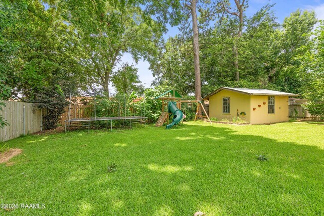 Building Photo - 140 Orangewood Dr
