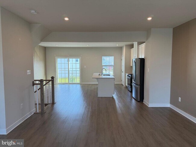 Building Photo - 927 Ericcson Ln