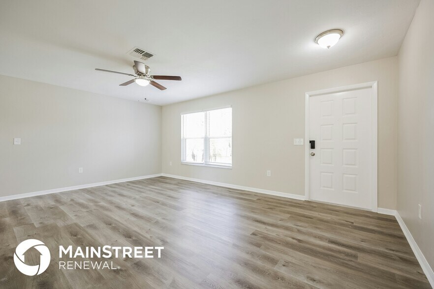 Building Photo - 2016 SE 9th Terrace