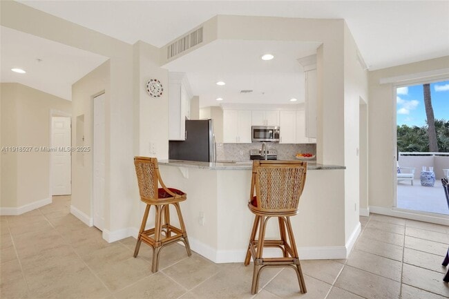 Building Photo - 5051 N Hwy A1A