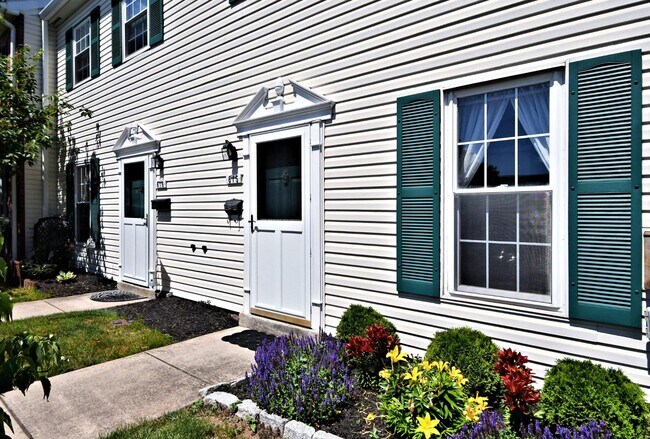 Building Photo - 615 Piedmont Ct