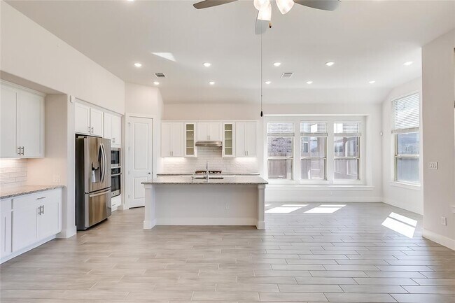 Building Photo - 5853 Bianca Dr