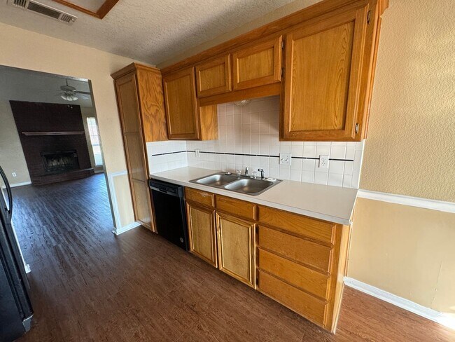 Building Photo - 4607 Shumard Dr