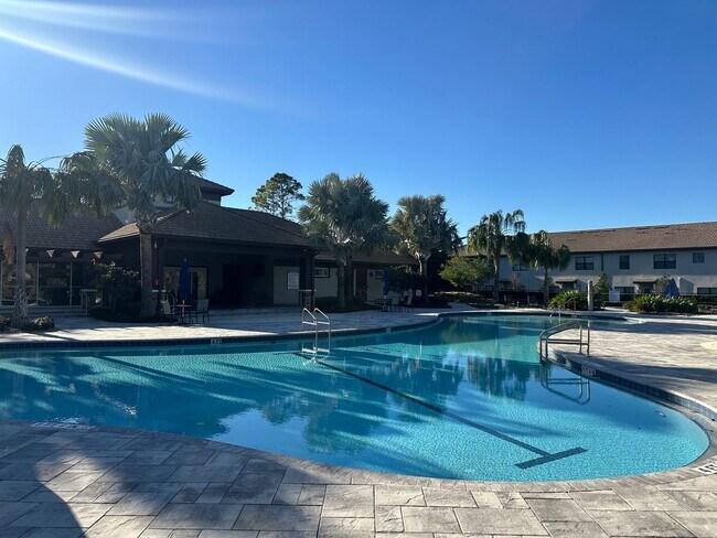 Building Photo - Incredible 5 Bedroom, 3 Bath Town home wit...