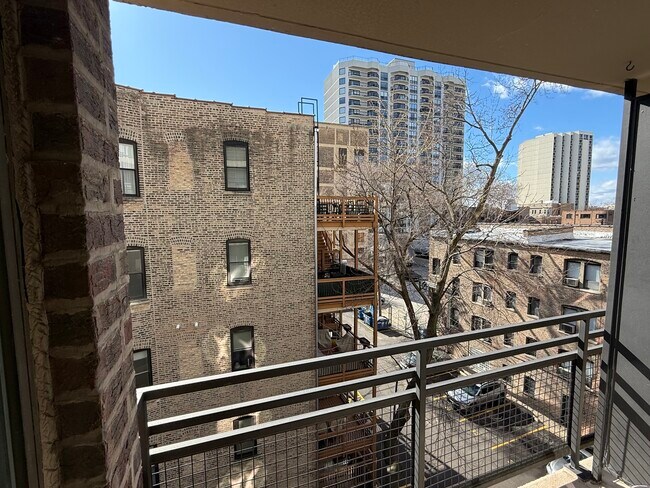 Building Photo - 2600 N Hampden Ct