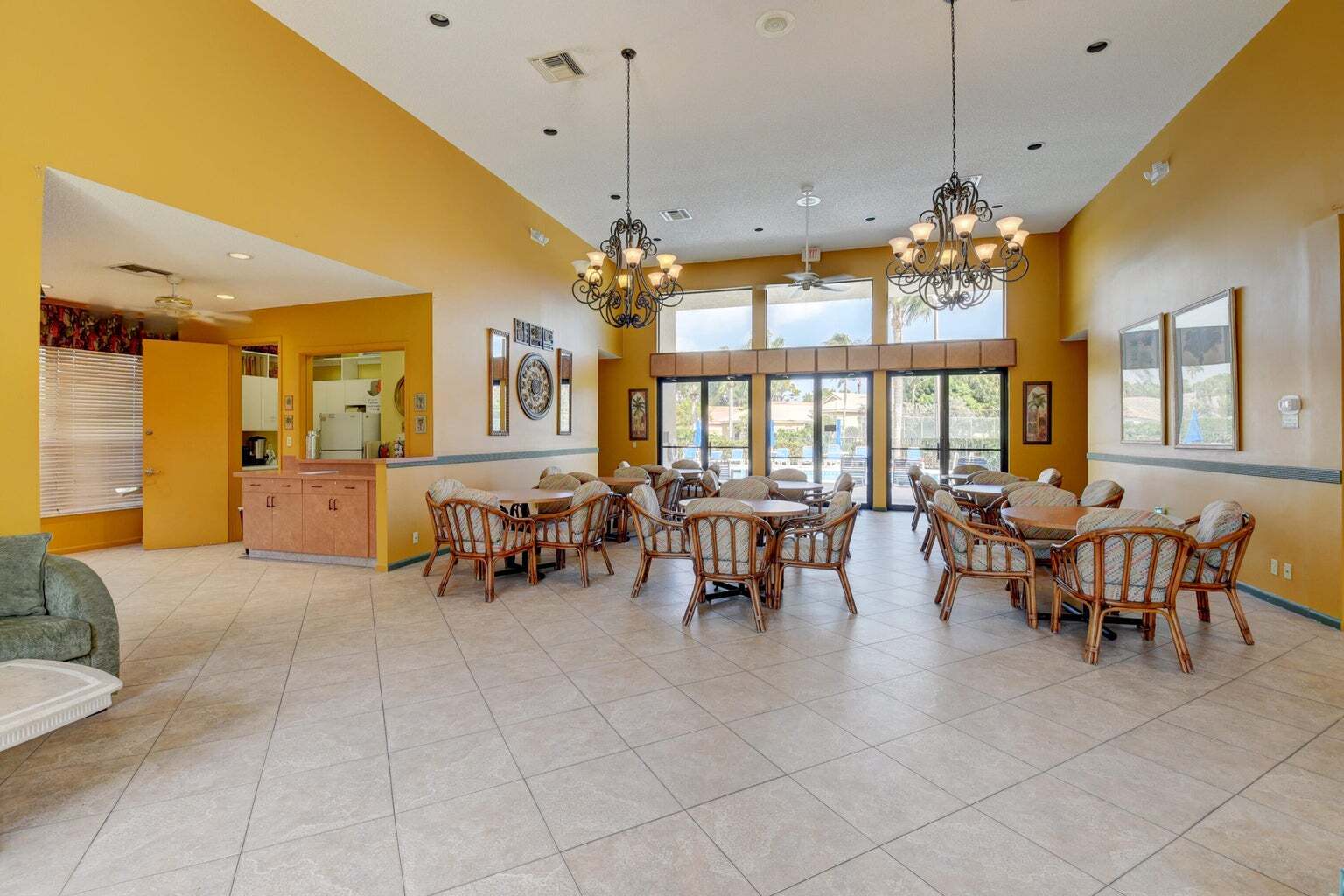 Building Photo - 10201 Lexington Lakes Blvd N