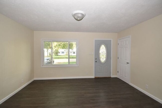 Building Photo - Elkhart North West- 3 bedroom ranch with d...