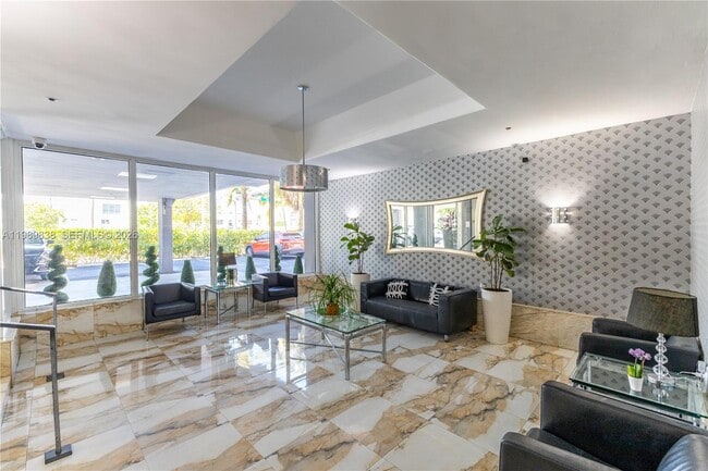 Building Photo - 1255 Collins Ave