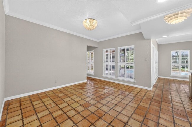 Building Photo - 5305 Greenbriar Dr
