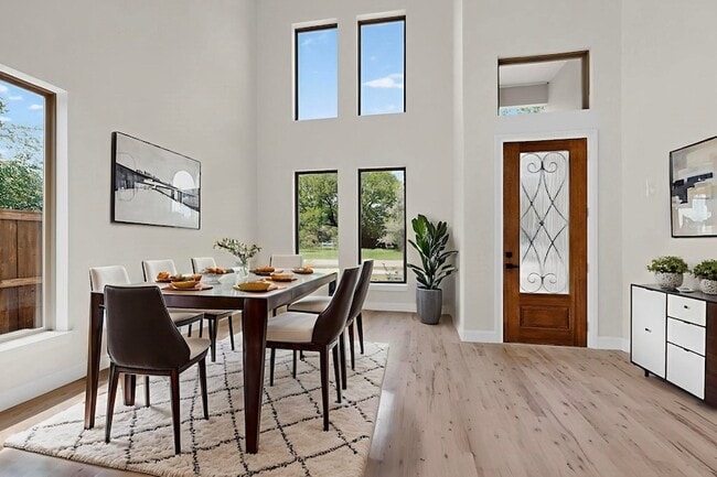 Building Photo - 1840 Highland Dr E