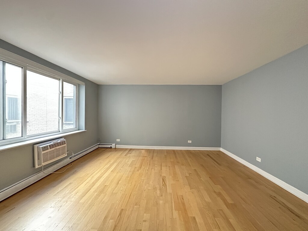 Building Photo - 663 W Grace St