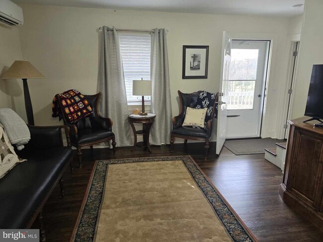 Building Photo - 1358 Graves Mill Rd