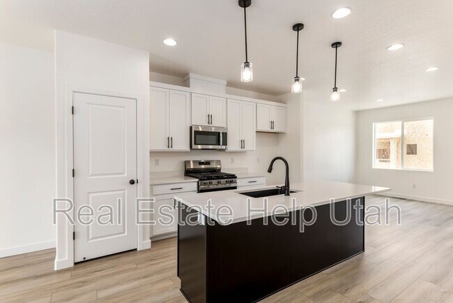 Building Photo - 488 S 700 W