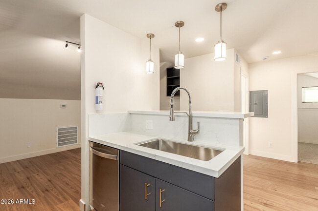 Building Photo - 125 N 11th Ave