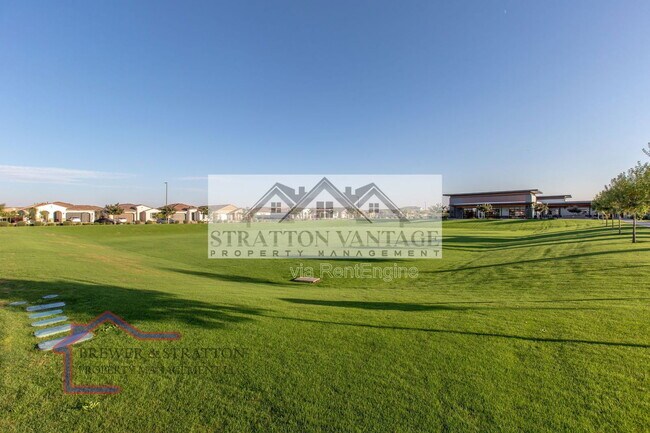 Building Photo - 9638 E Tesla Ave