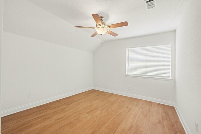 Building Photo - 8303 Lake Crystal Dr