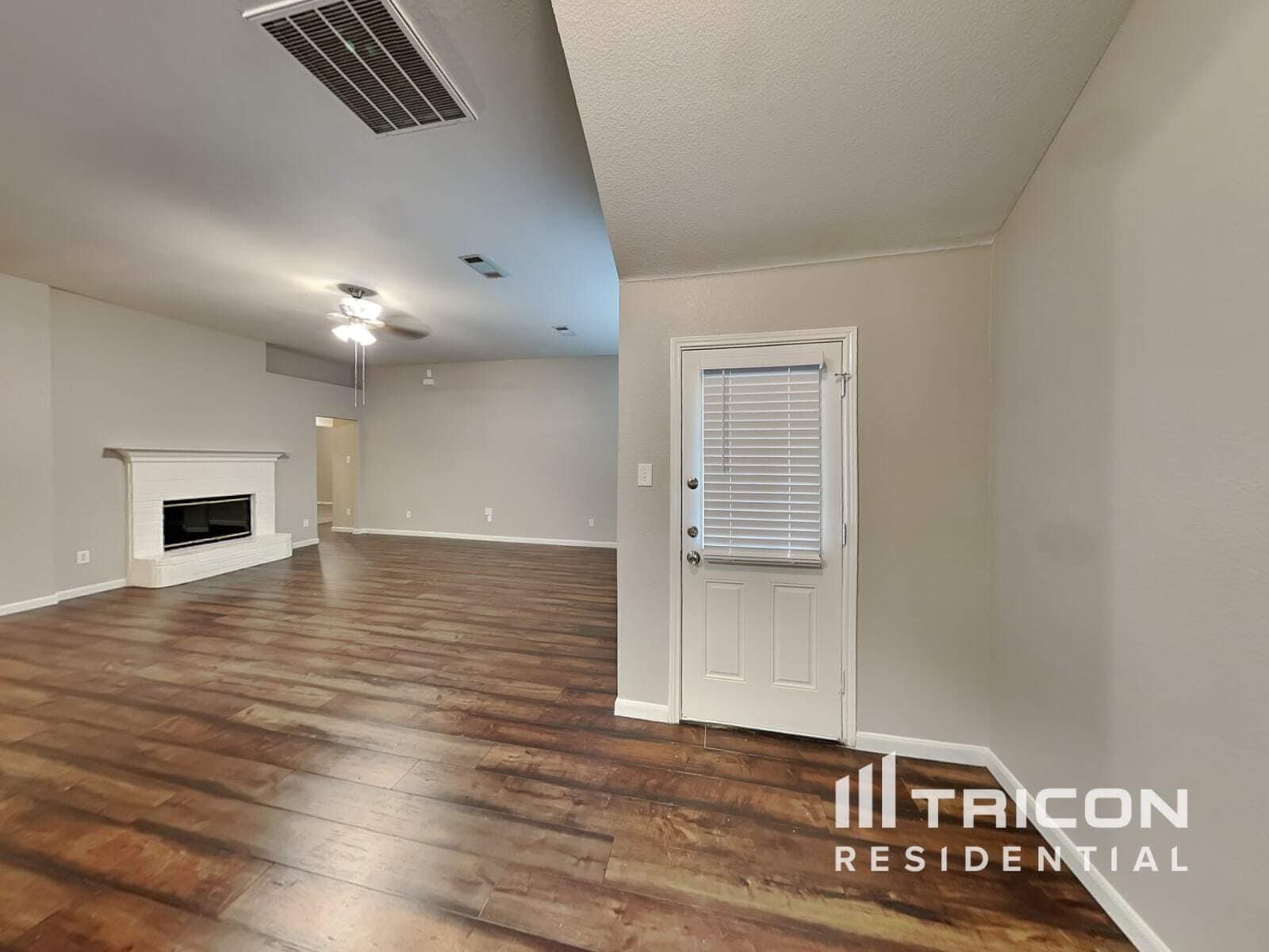 Building Photo - 102 Oak Hollow Ln