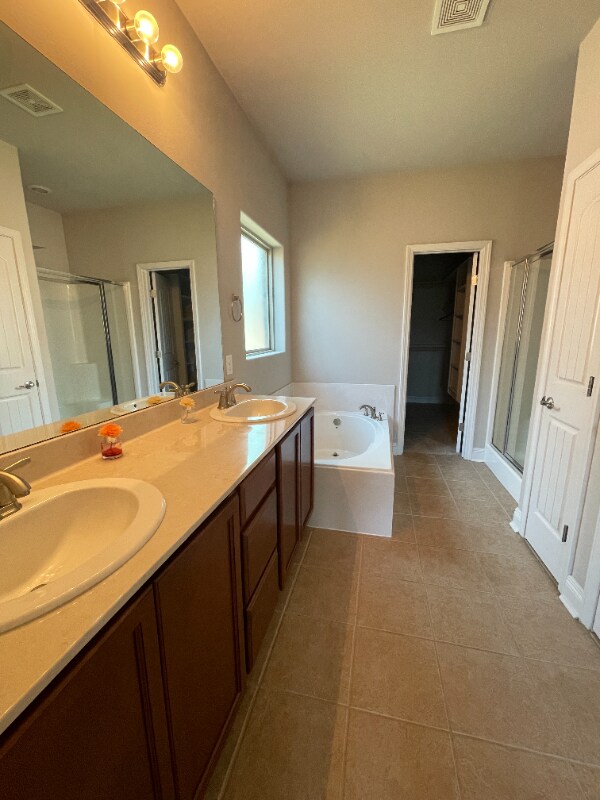Building Photo - 214 Forest Grove Dr