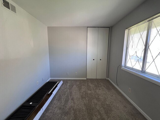 Building Photo - 01050 - Ardmore 2610-2612