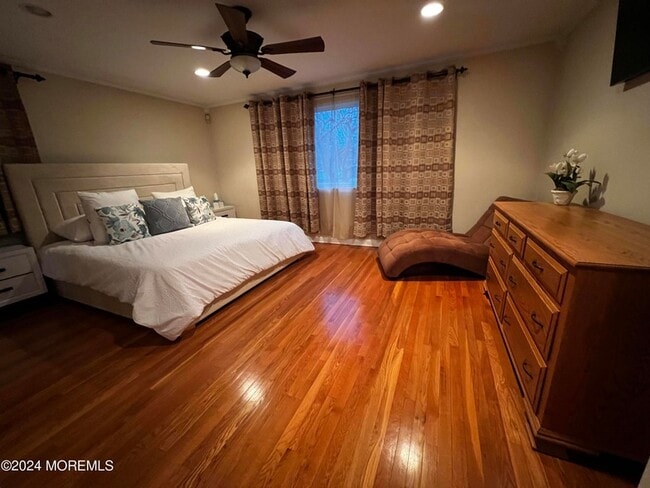 Building Photo - 499 W Park Ave