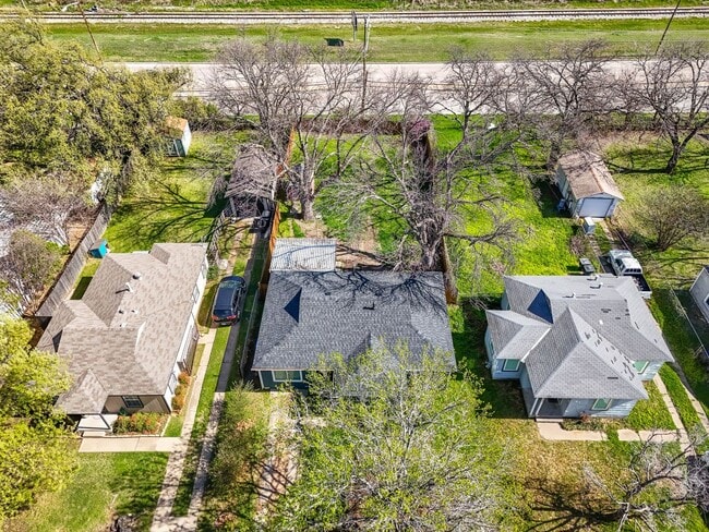 Building Photo - 2837 S Hills Ave