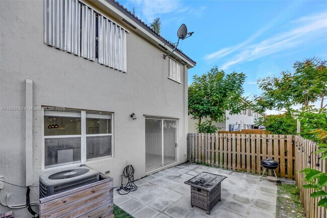 Building Photo - 964 NE 41st Pl
