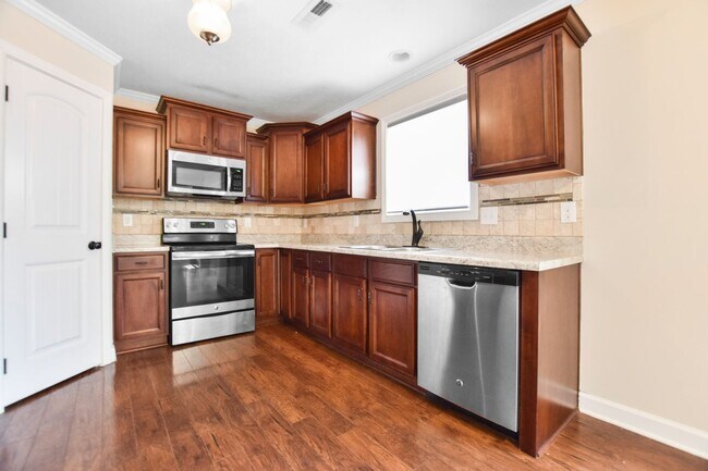 Building Photo - Pet Friendly Three Bedroom!