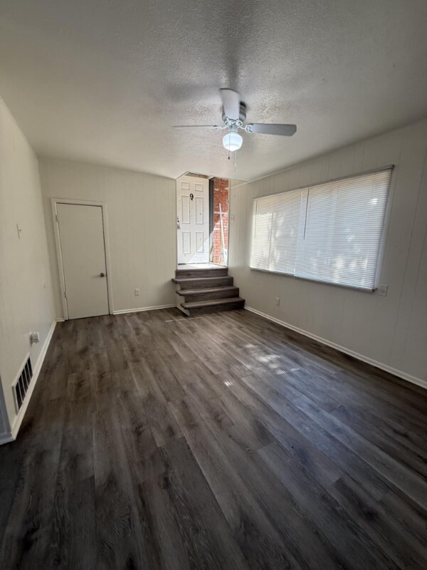 Building Photo - 1303 65th Dr