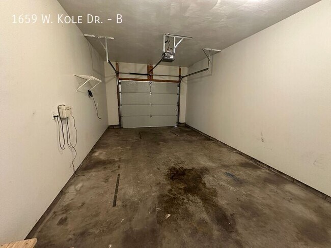 Building Photo - 1659 W Kole Dr