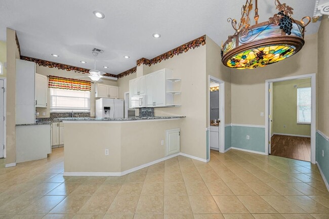 Building Photo - Beautifully Updated Villa