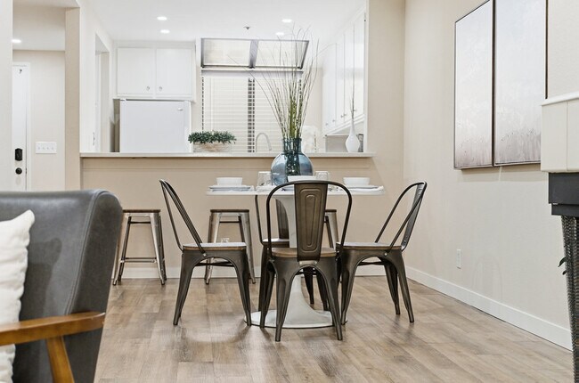 Building Photo - 153 California Ave