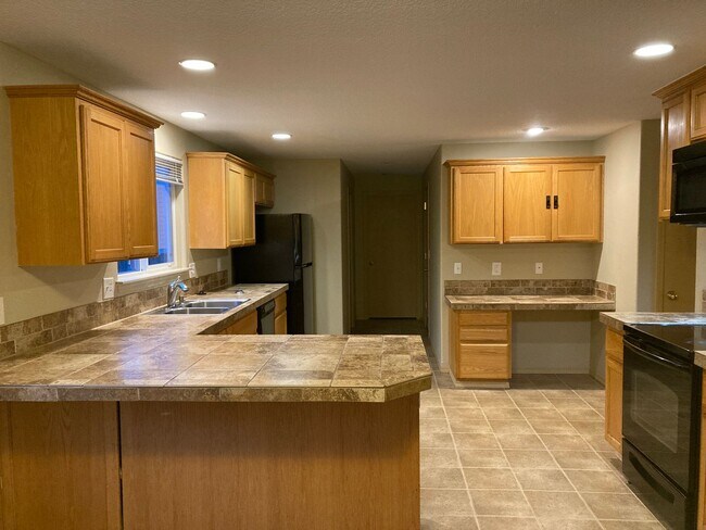 Building Photo - 2 Story Home in Lafayette - Showings Start 4/2