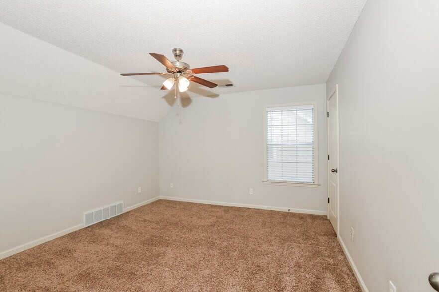 Building Photo - 8725 Macon Rd