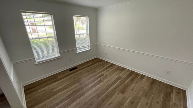 Building Photo - Beautiful 3 Bed / 2.5 Bath home in WLR!