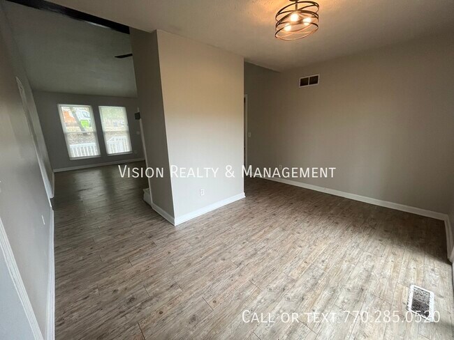 Building Photo - 5842 Oak Ct