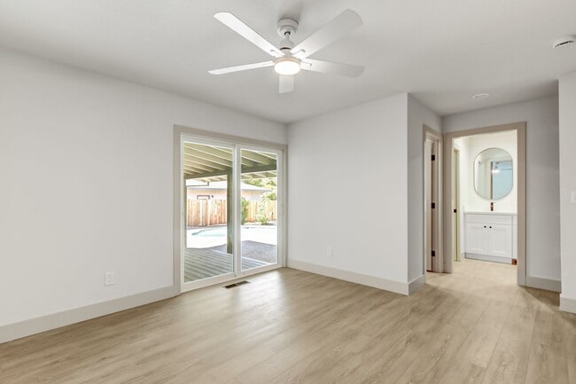 Building Photo - High-End 4-Bedroom Retreat | Designer Kitchen | Resort-Style Backyard & Pool!