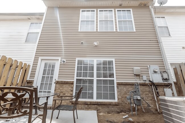 Building Photo - 2243 Dandridge Dr