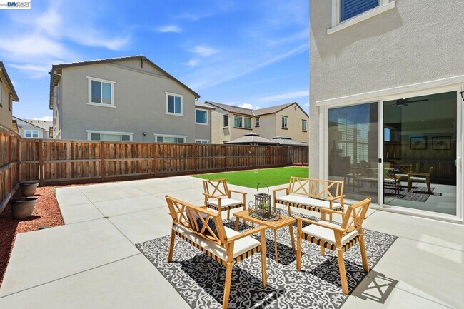 Building Photo - 1550 Plumas Dr