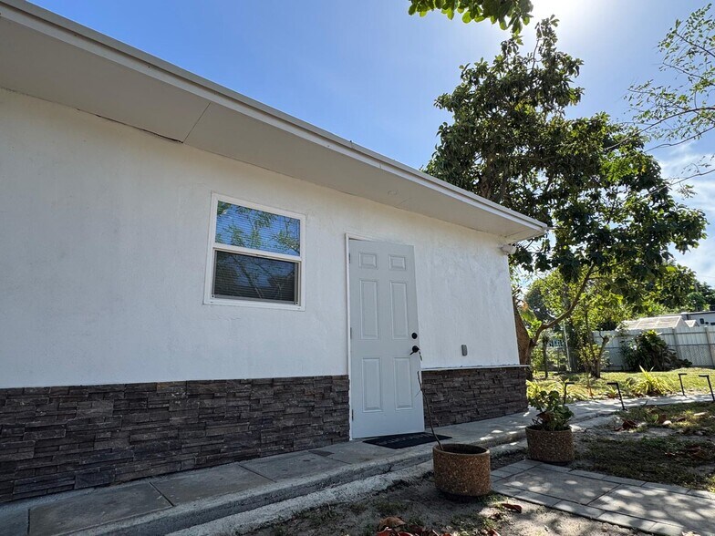 Building Photo - 3321 SW 35th St