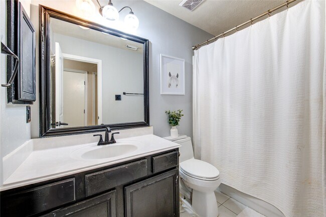Building Photo - 5143 W Harrow Dr