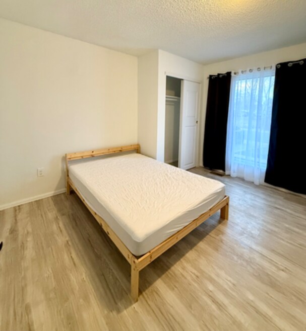 Building Photo - 2708 W 98th Dr