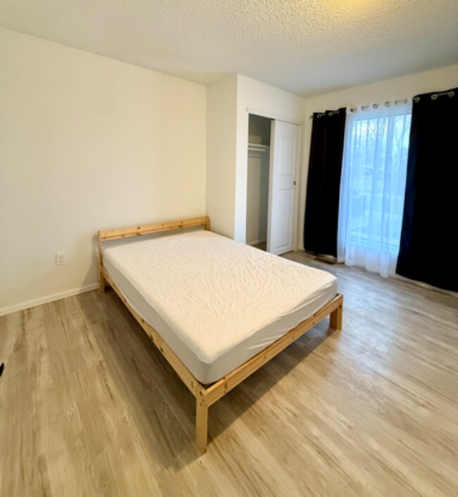 Building Photo - 2708 W 98th Dr