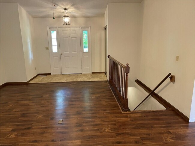Building Photo - 14 Twin Oaks Dr