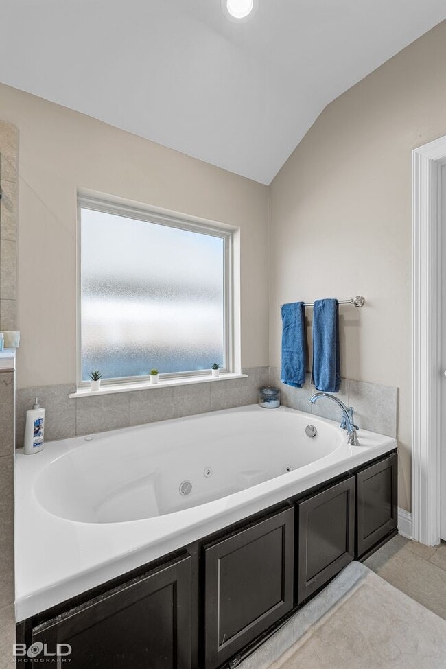 Building Photo - 331 N Hampton St