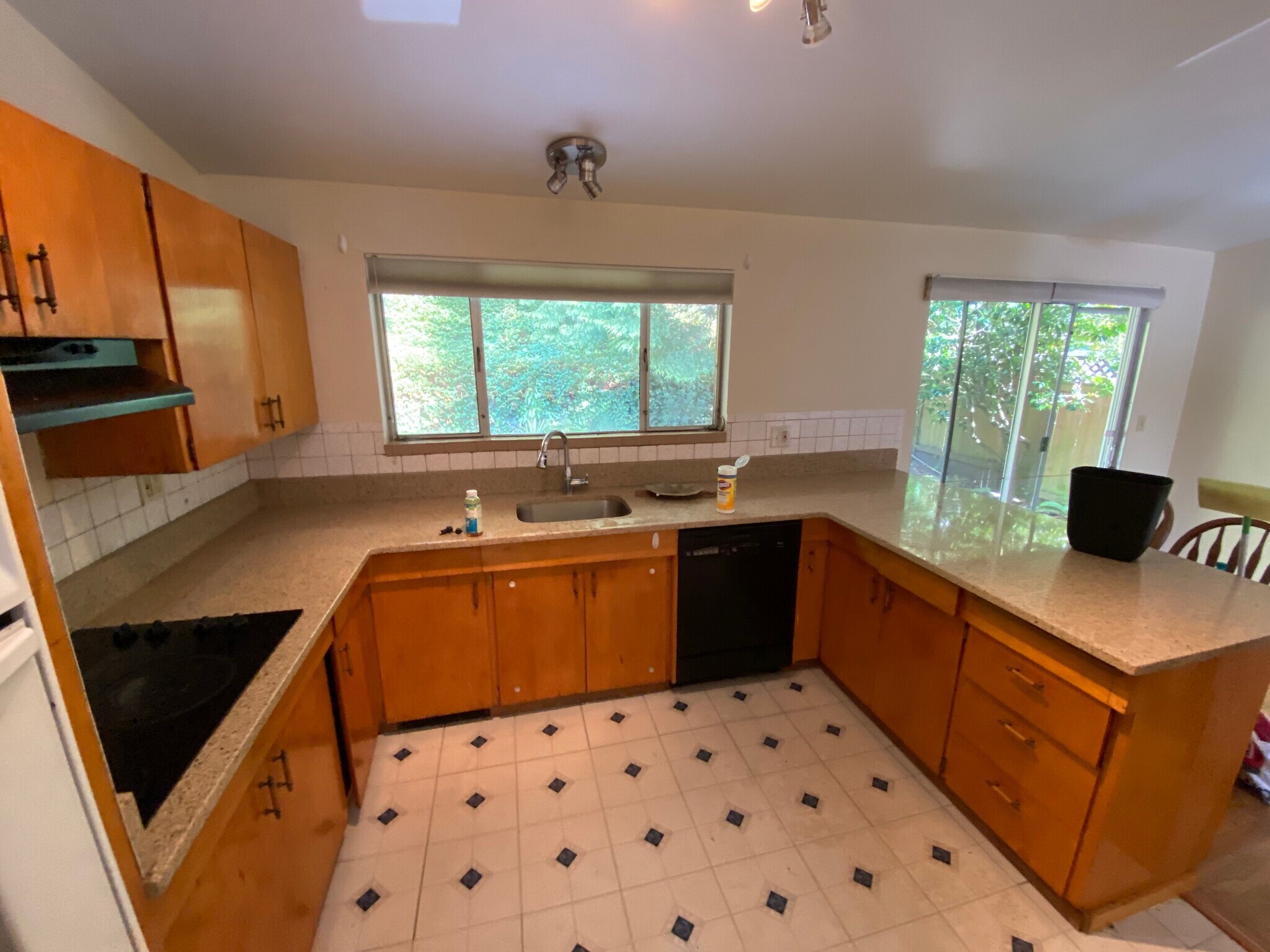 Kitchen counter - 8700 25th Ave NE