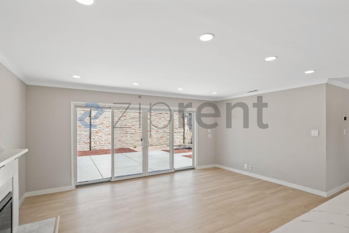 Building Photo - Unit