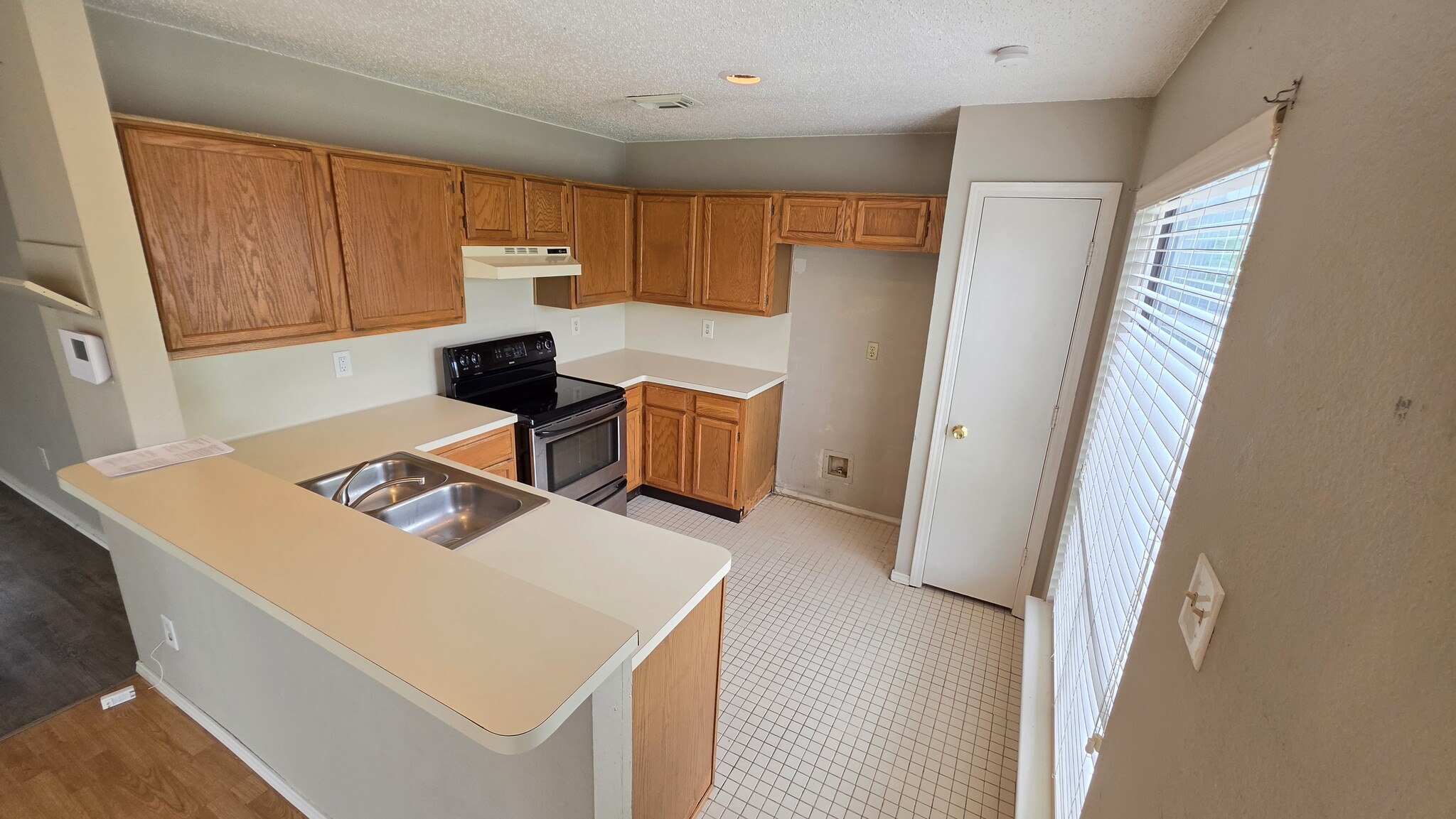 Building Photo - 6301 Fairlane Dr