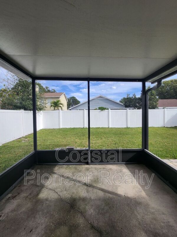 Building Photo - 10121 Sea spray Pl