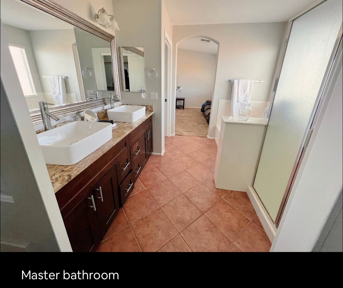 Main Bathroom - 17464 W Caribbean Ln