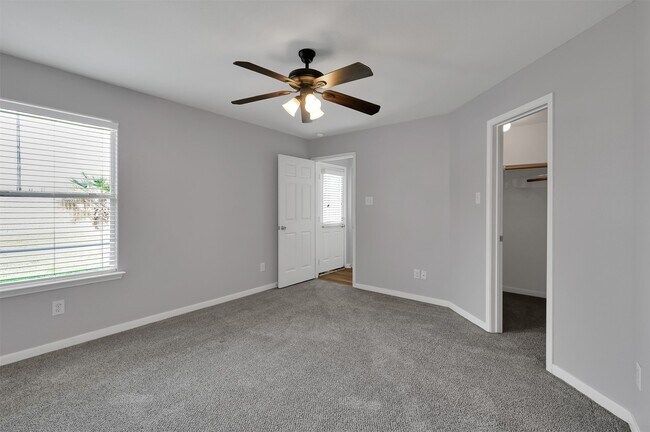 Building Photo - 4322 Medina River Loop
